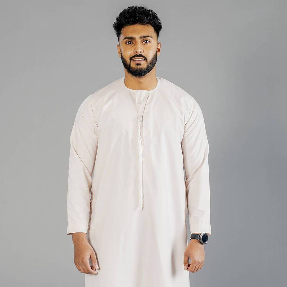 Change your look for the better with Simple Nude Emirati Jubba at Hub Alhaya!