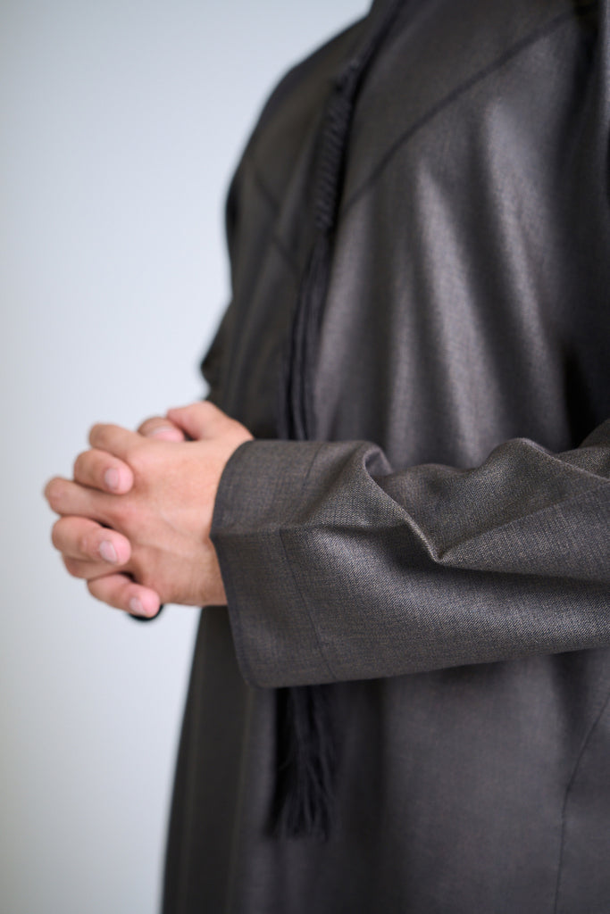 Close up grey Jubba | Hub Alhaya | Sleeve Jubba Close Up