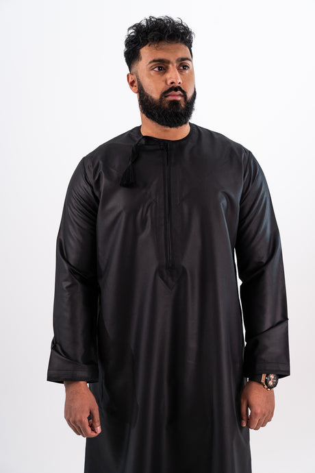 Black Thobe | Omani Jubba | Hub Alhaya | Waterproof Jubba